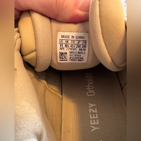 Adidas Yeezy 500 - Picture 7 of 8